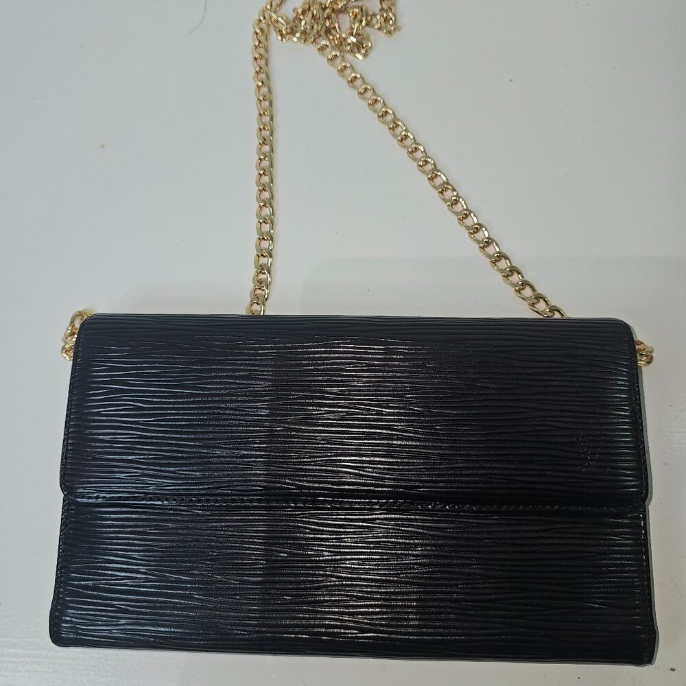Authentic Louis Vuitton Sarah Wallet Epi Leather